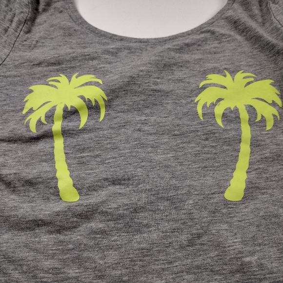 Divided Gray Palm Tree Crop Top - Picture 6 of 8